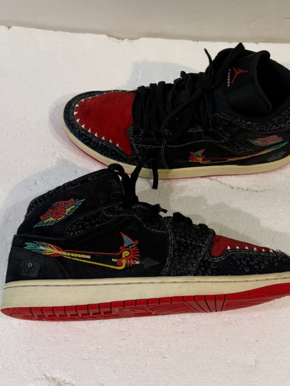 Nike Air Jordan 1 SE Mid SiEMPRE Familia Mens Size 10 Chile Red DN4904-001 RARE